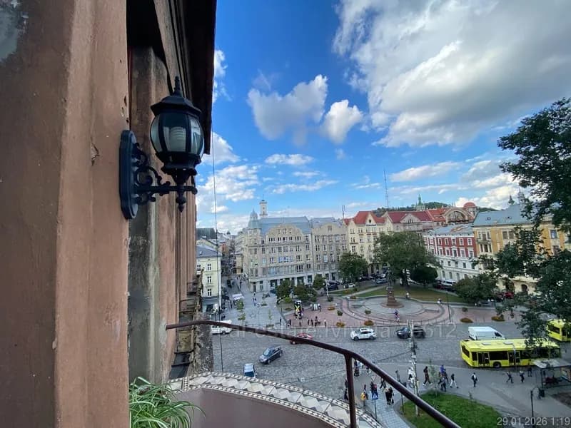 Three-bedroom apartment on Kniazia Romana Street — Halytskyi, Lviv